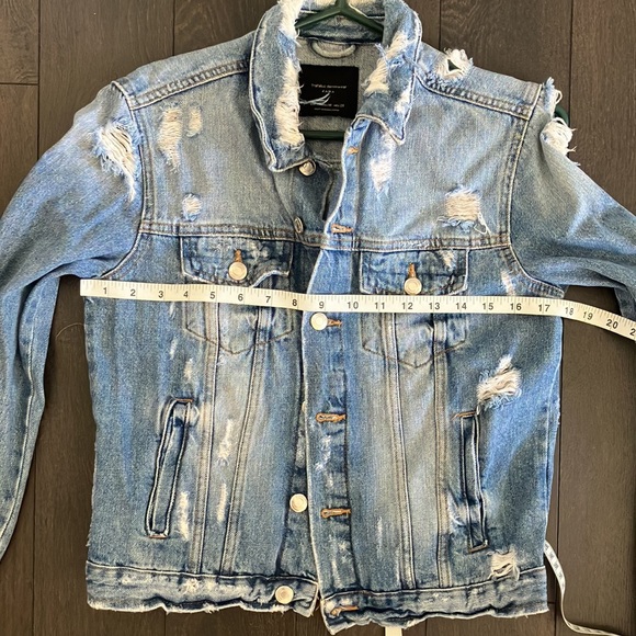 Distressed denim jacket - Picture 9 of 14